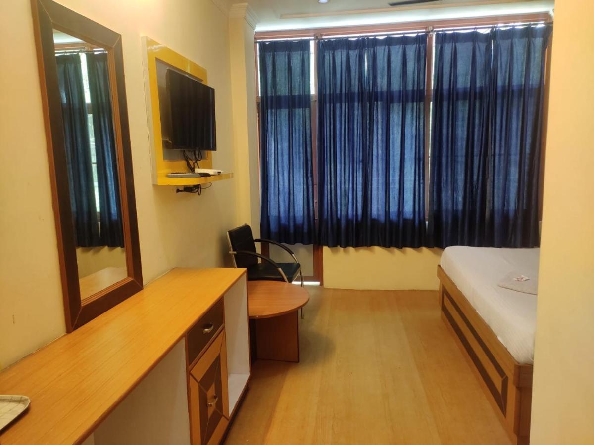 Hotel Amandeep Dharamshala Ngoại thất bức ảnh