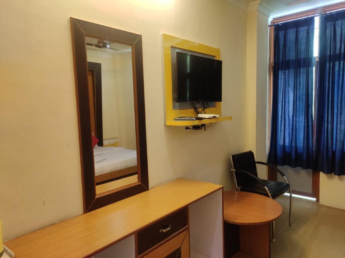 Hotel Amandeep Dharamshala Ngoại thất bức ảnh
