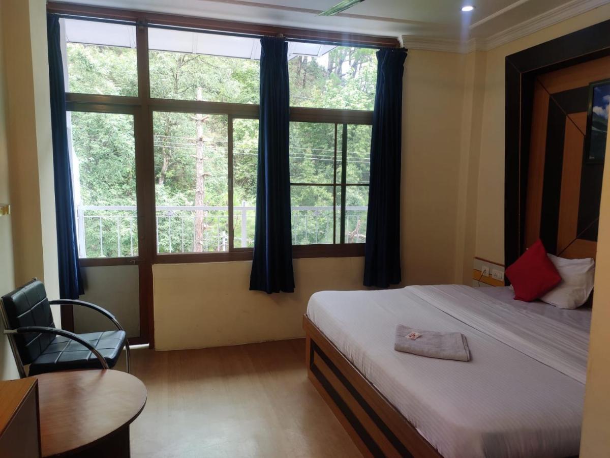 Hotel Amandeep Dharamshala Ngoại thất bức ảnh