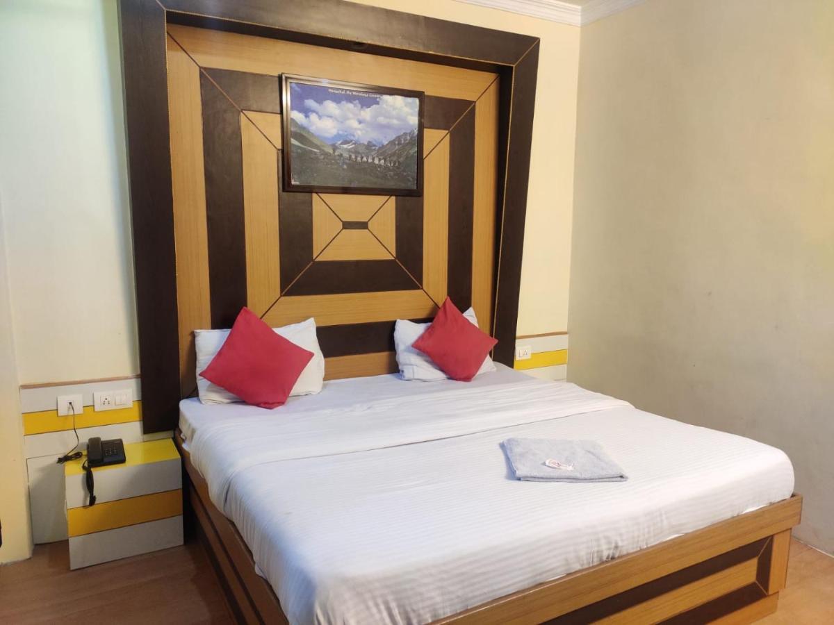 Hotel Amandeep Dharamshala Ngoại thất bức ảnh