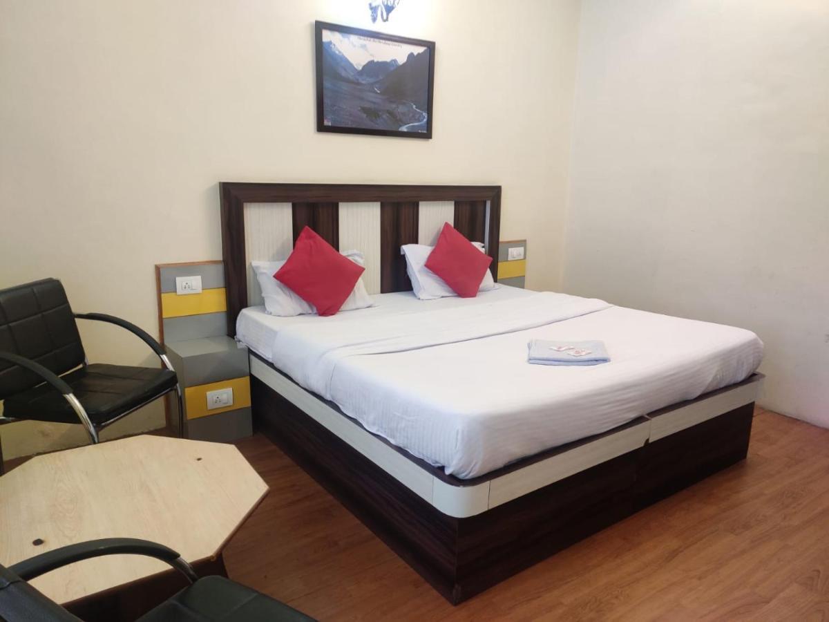 Hotel Amandeep Dharamshala Ngoại thất bức ảnh