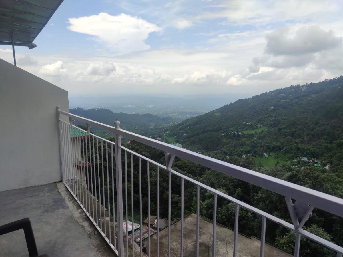 Hotel Amandeep Dharamshala Ngoại thất bức ảnh