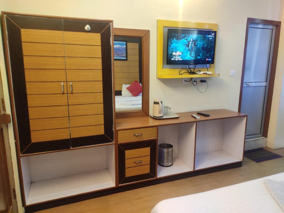 Hotel Amandeep Dharamshala Ngoại thất bức ảnh