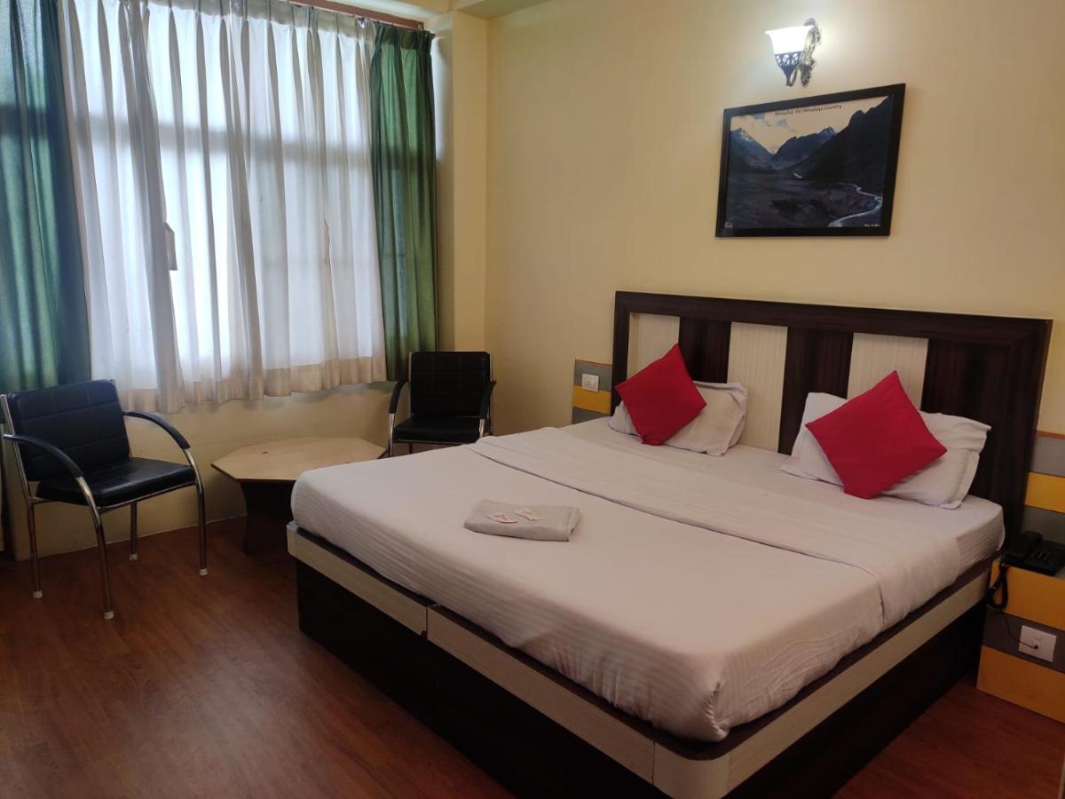 Hotel Amandeep Dharamshala Ngoại thất bức ảnh