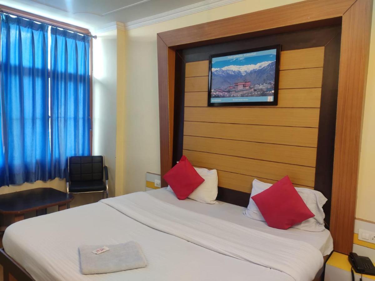 Hotel Amandeep Dharamshala Ngoại thất bức ảnh