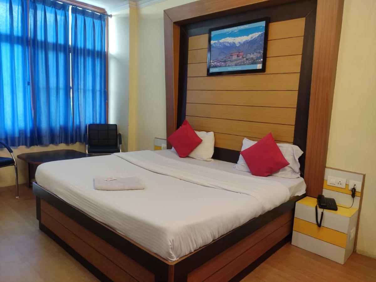 Hotel Amandeep Dharamshala Ngoại thất bức ảnh