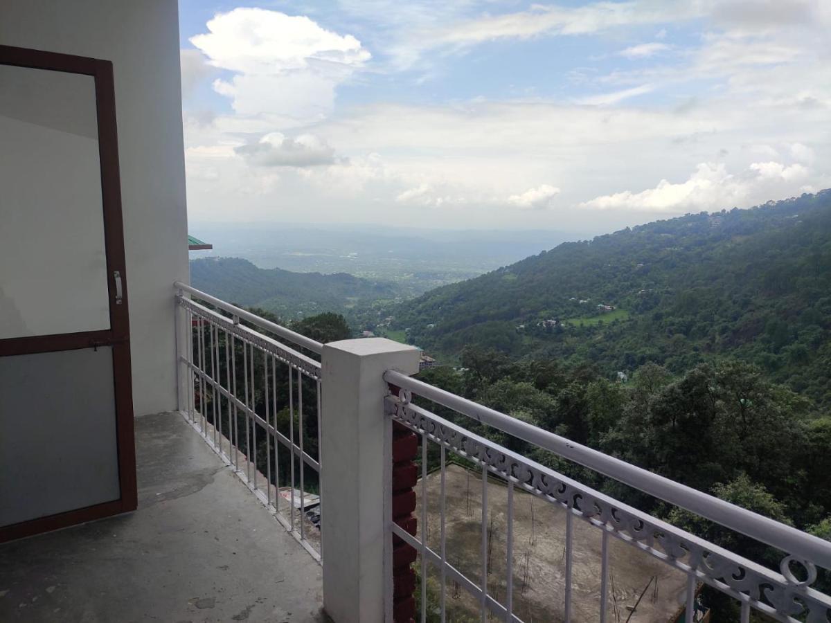 Hotel Amandeep Dharamshala Ngoại thất bức ảnh