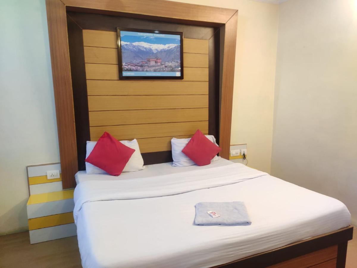 Hotel Amandeep Dharamshala Ngoại thất bức ảnh