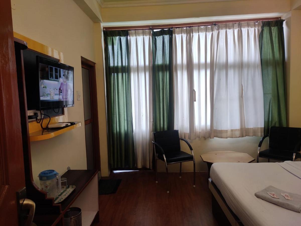 Hotel Amandeep Dharamshala Ngoại thất bức ảnh
