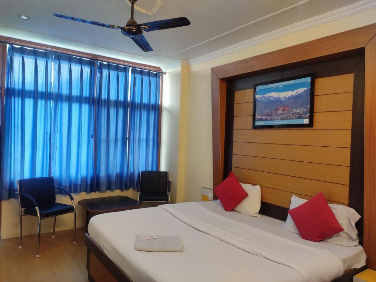 Hotel Amandeep Dharamshala Ngoại thất bức ảnh